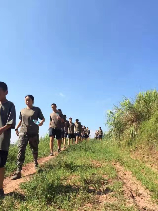 厌学孩子野外训练